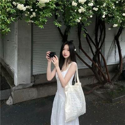 一个攞景的少年